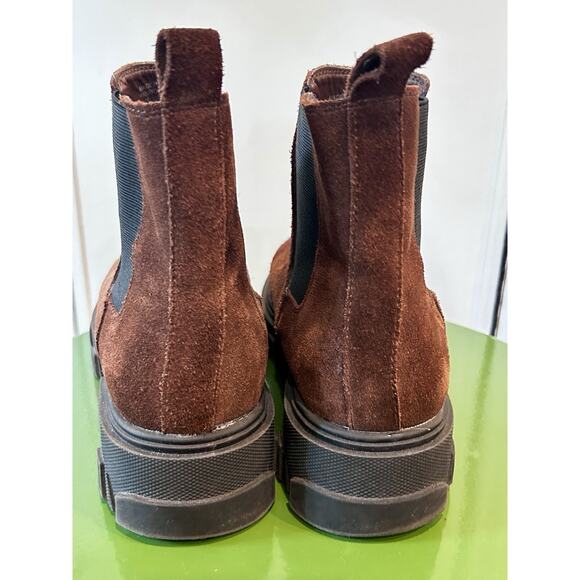 Urban‎ Outfitters Suede Brown Chelsea Boots Men’s Size 8